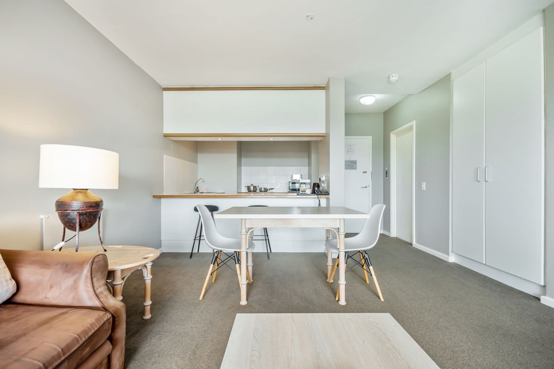 Lagoon View Apartment – Kitchen & Dining
