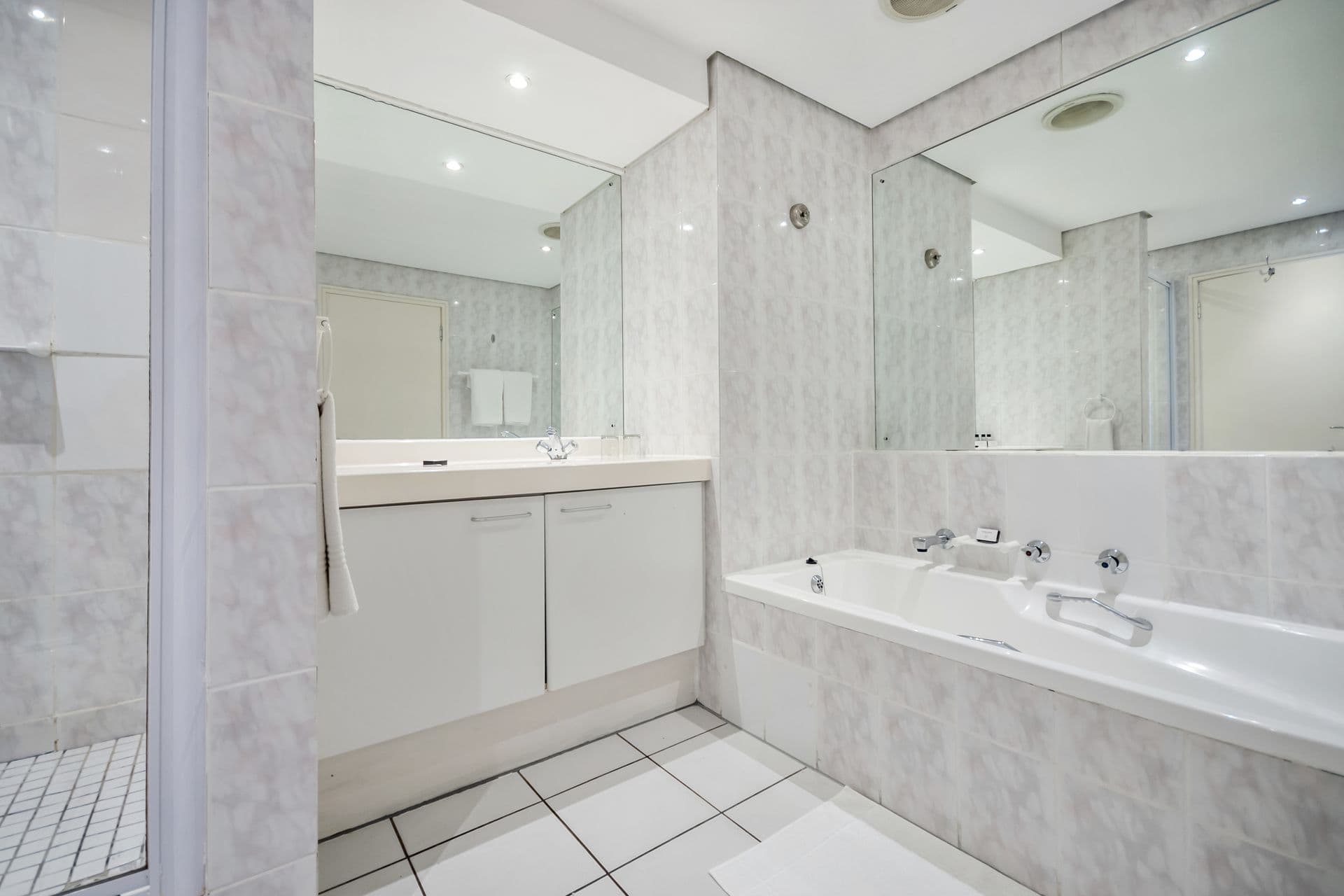 Lagoon View Apartment – interior
